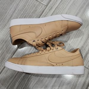 Nike Blazer Low Vachetta Tan size 7.5w